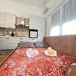 Mare E Relax - Affittasi Luna Home, Con Parcheggio Riservato E Aria Condizionata A Poca Distanza Dal Mare 산레모